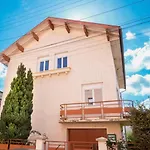 La Maison Des Grandes Tablees In Prázdninový dům