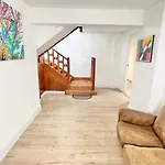 Prázdninový dům La Maison Des Grandes Tablees In *