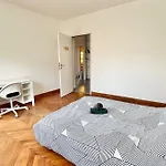 La Maison Des Grandes Tablees In Prázdninový dům Bourg-en-Bresse