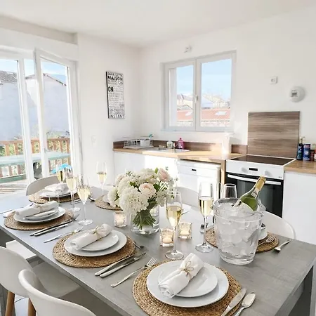 בית נופש La Maison Des Grandes Tablees In