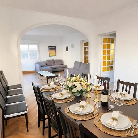 La Maison Des Grandes Tablées In Hébergement de vacances *