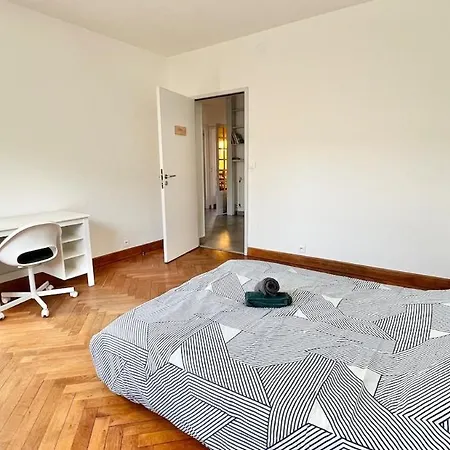 La Maison Des Grandes Tablées In Hébergement de vacances Bourg-en-Bresse