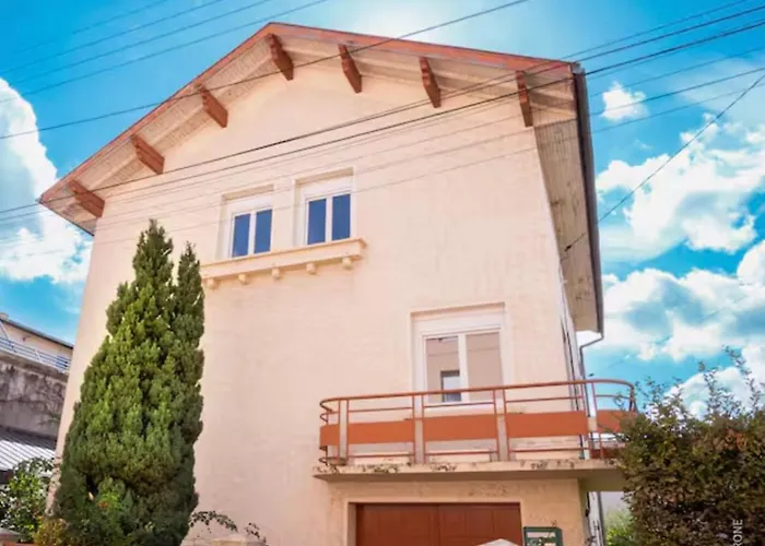 La Maison Des Grandes Tablees In בית נופש