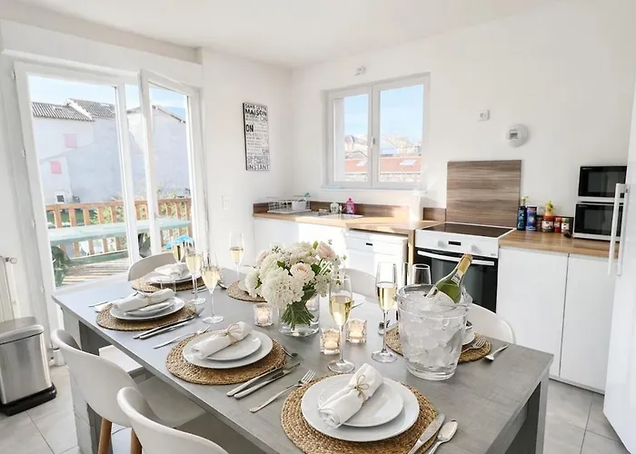בית נופש La Maison Des Grandes Tablees In